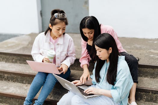 Group of freelancers discussing business